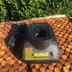 DEWALT Black Battery Charger DW9118 - Fast Replacement Charger